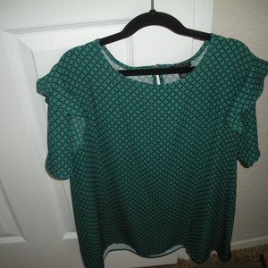 Ann Taylor Large Petite Green and Black lattice print  Flutter sleeves